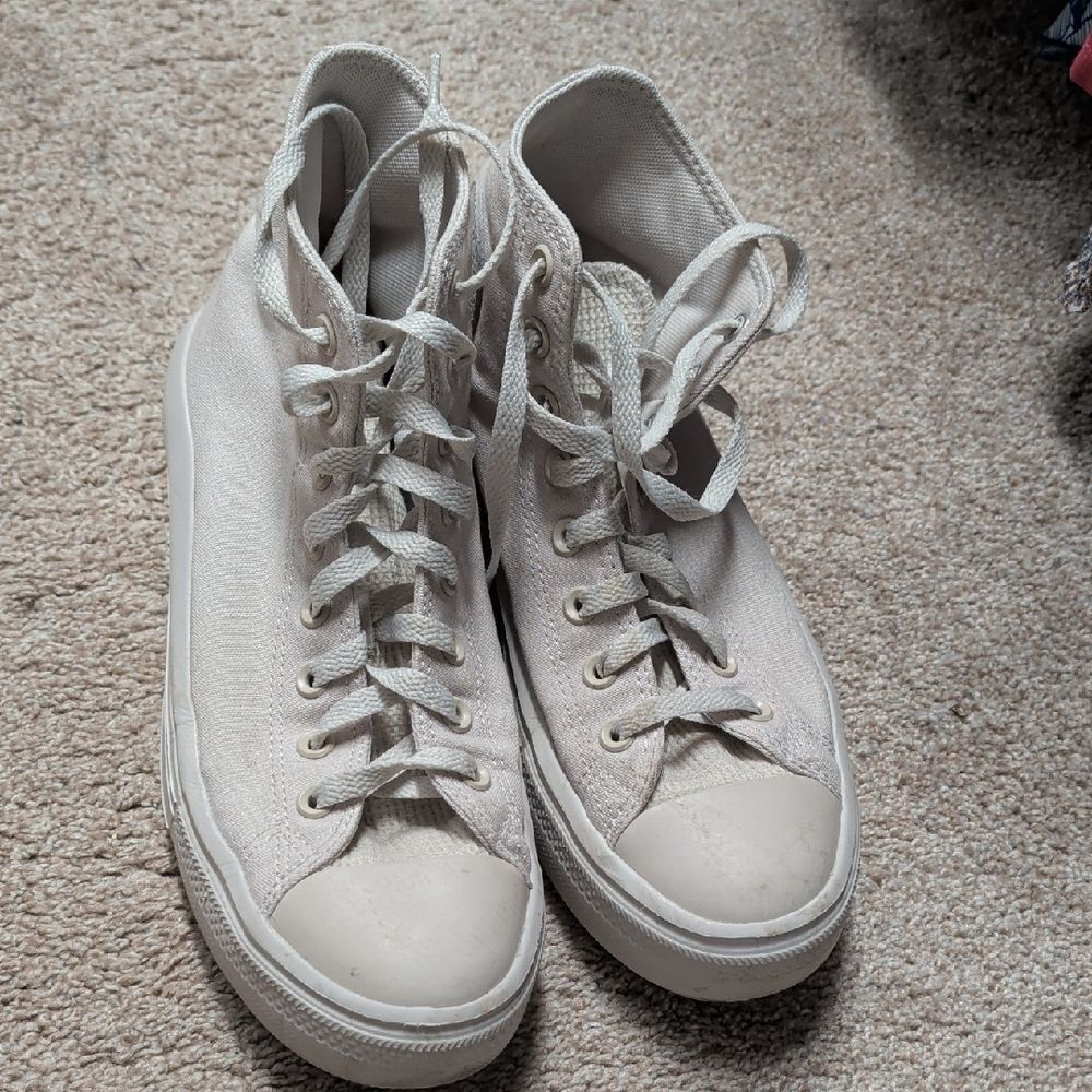 Converse All Stars Classic Off-White High-Top Sneakers